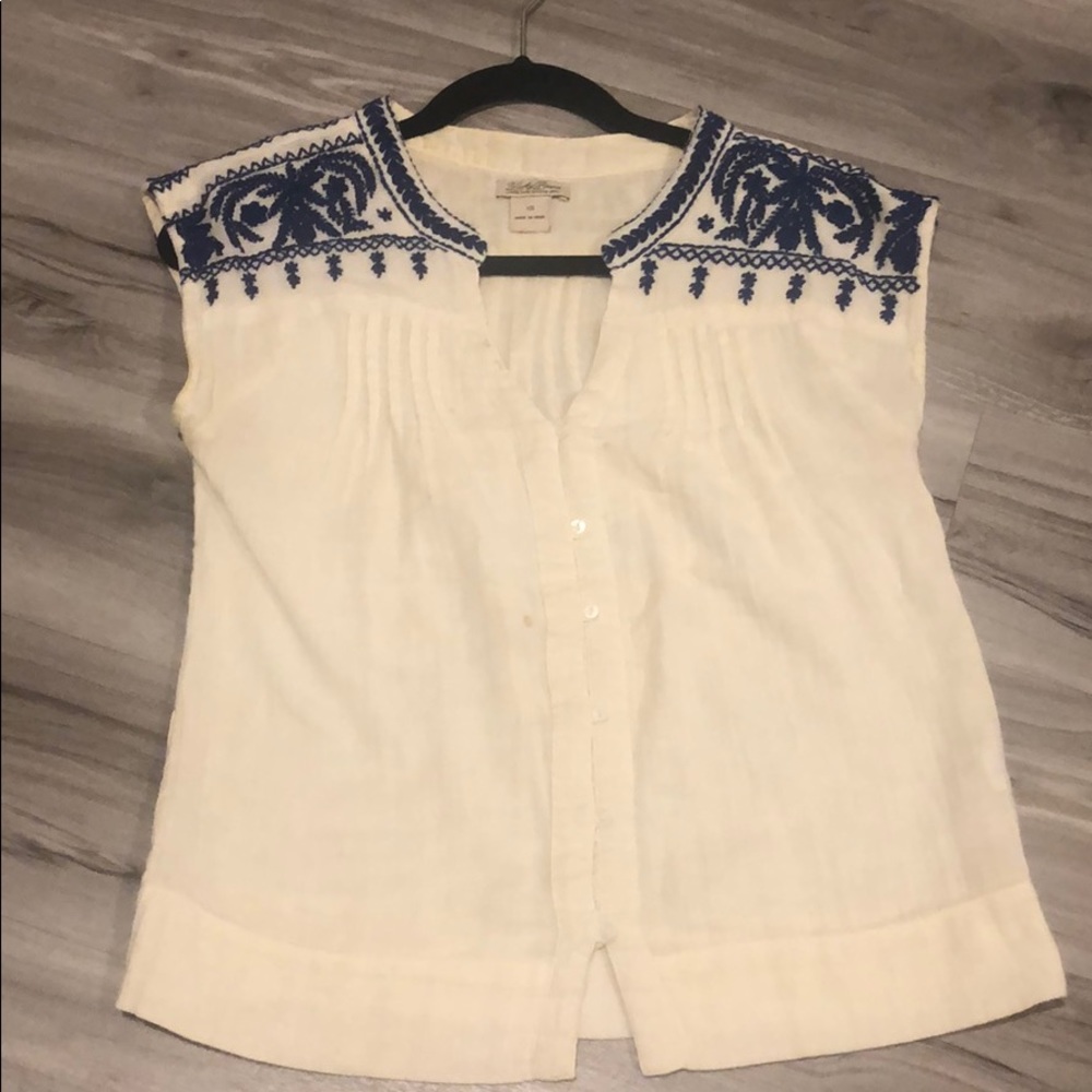 Lucky brand xs top with ethnic  blue embroidery